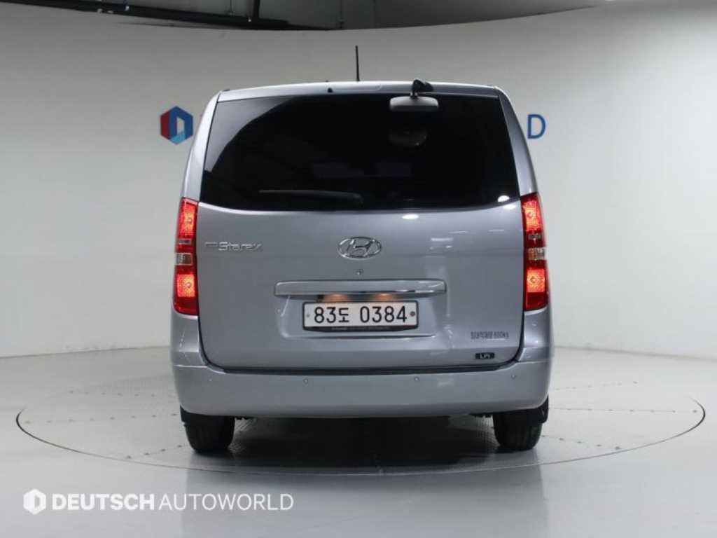 HYUNDAI Starex - Vista 4