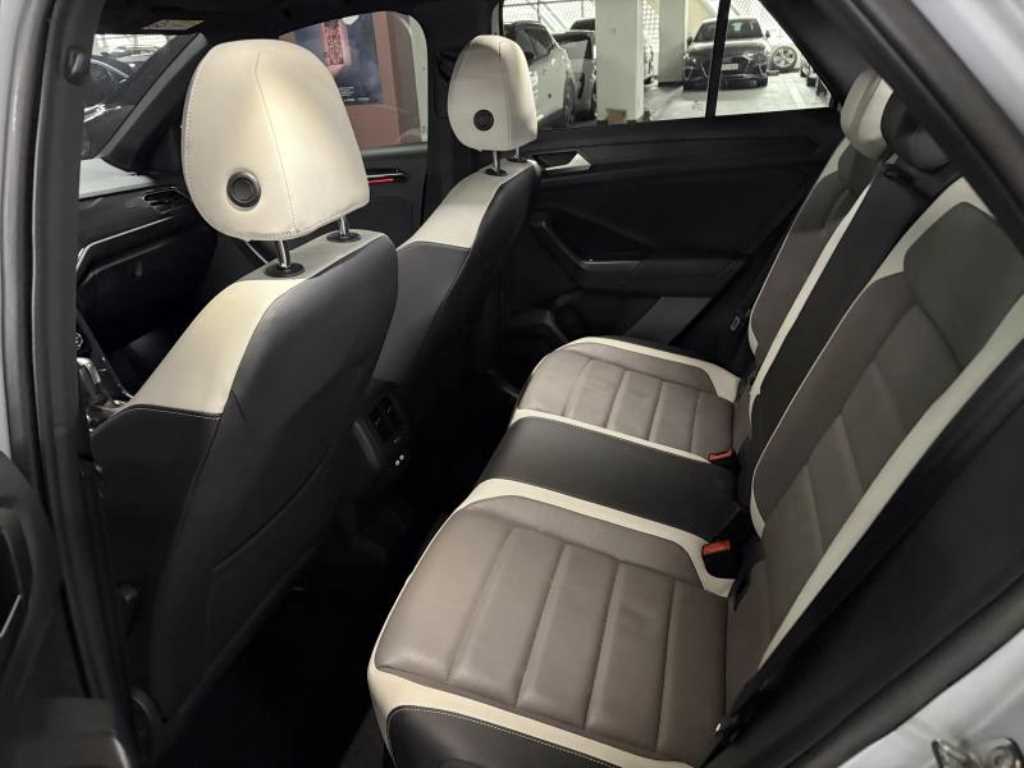 Volkswagen T-Roc - Vista 6