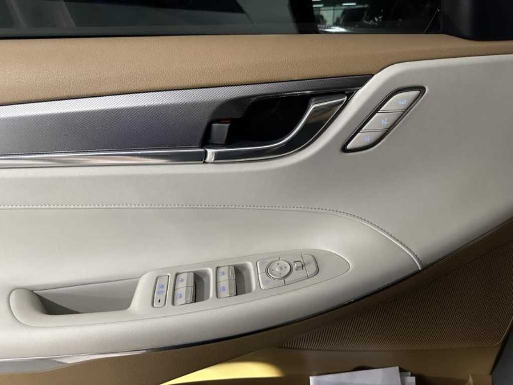 HYUNDAI Grandeur - Vista 7