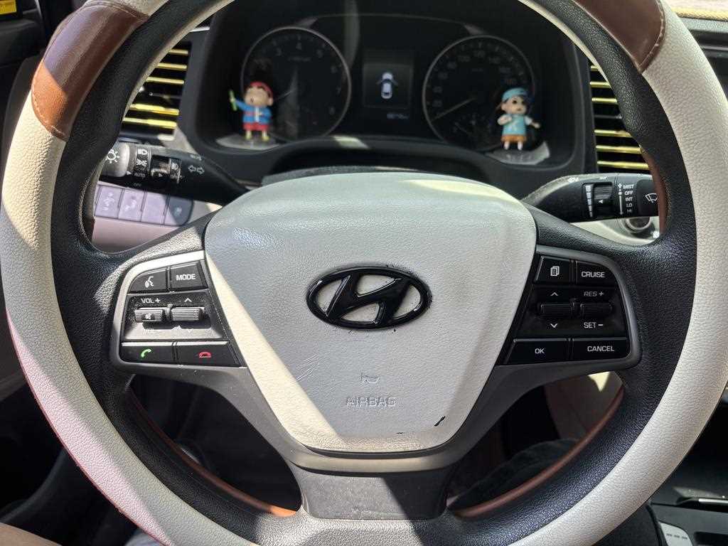 HYUNDAI Avante - Vista 7