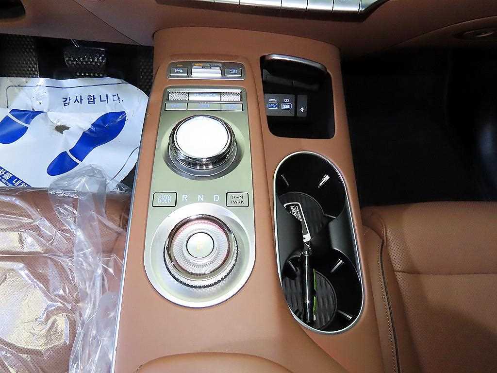 Genesis GV70 - Vista 12