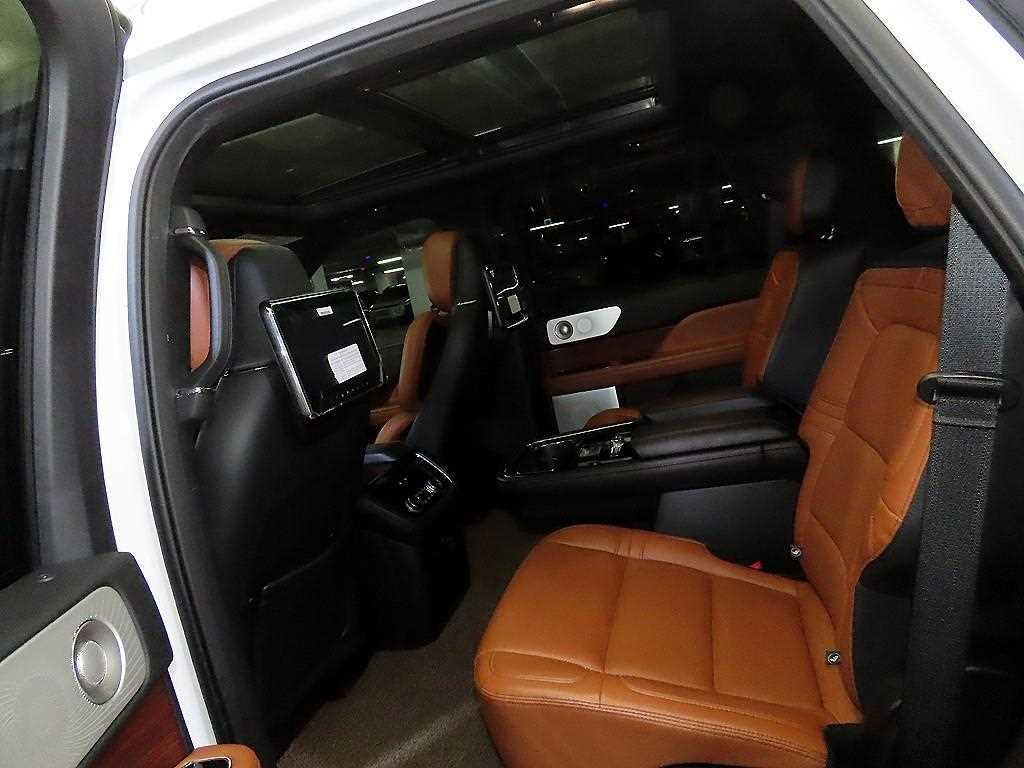 Lincoln Navigator - Vista 7