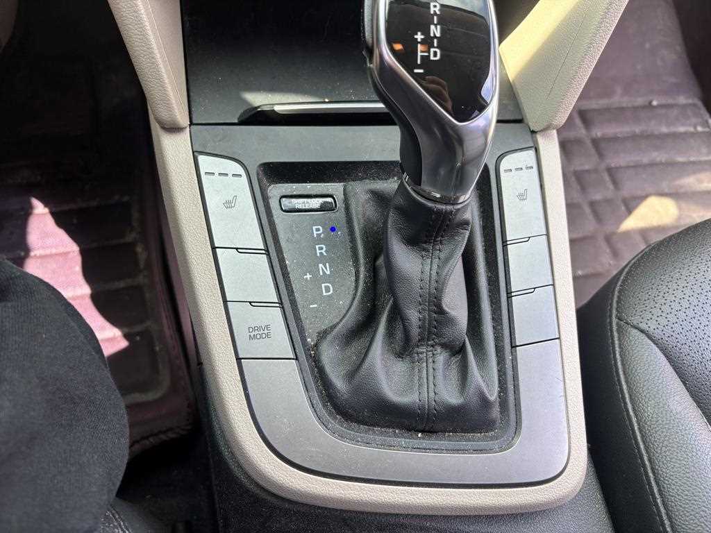 HYUNDAI Avante - Vista 5