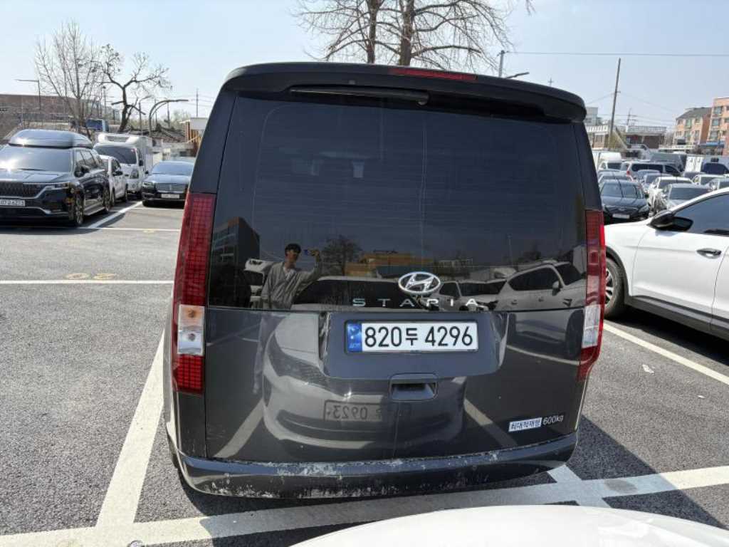 HYUNDAI Staria - Vista 4