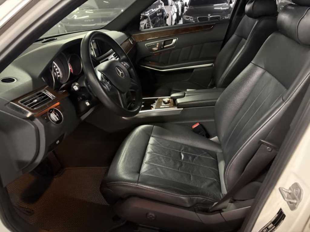 Mercedes Benz E class - Vista 4