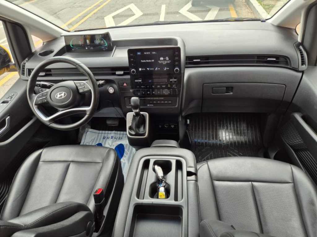 HYUNDAI Staria - Vista 9