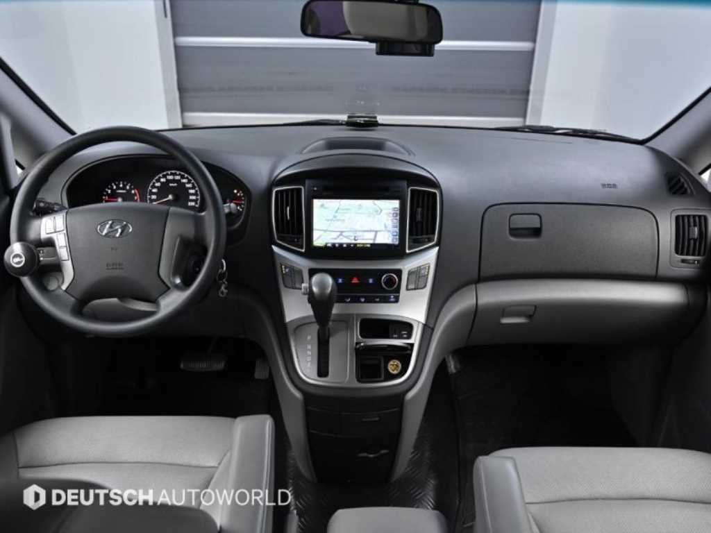 HYUNDAI Starex - Vista 7