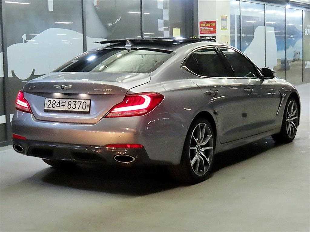 Genesis G70 - Vista 4