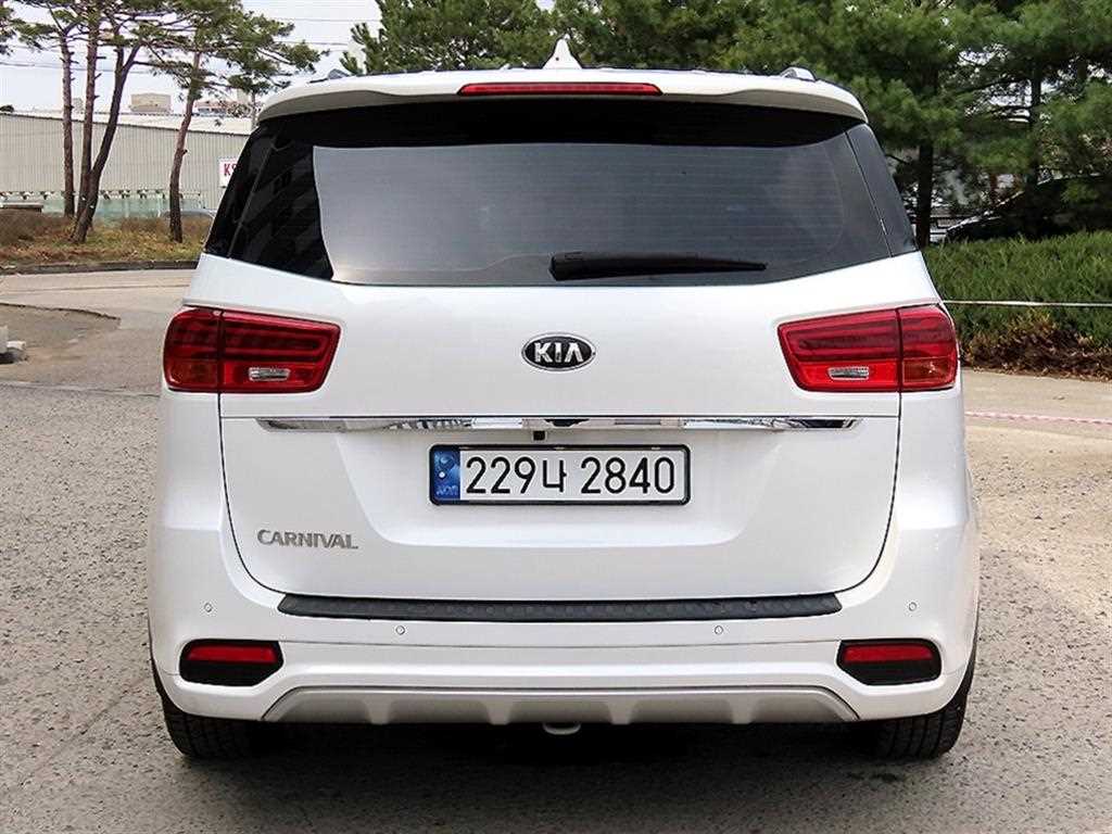 KIA Carnival - Vista 4