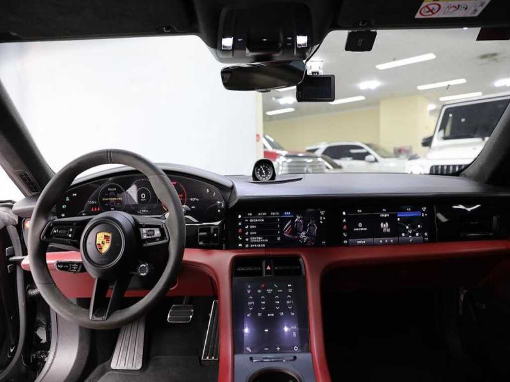 Porsche Taycan - Vista 12