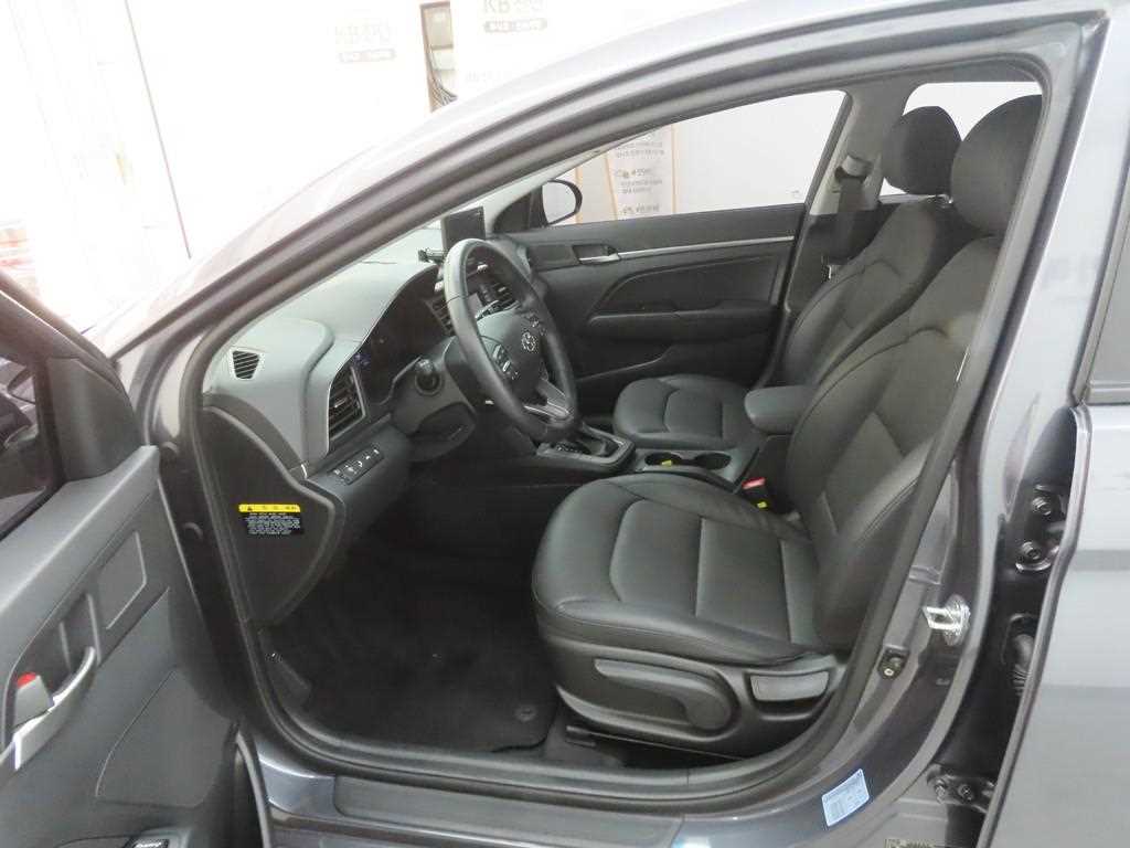 HYUNDAI Avante - Vista 5