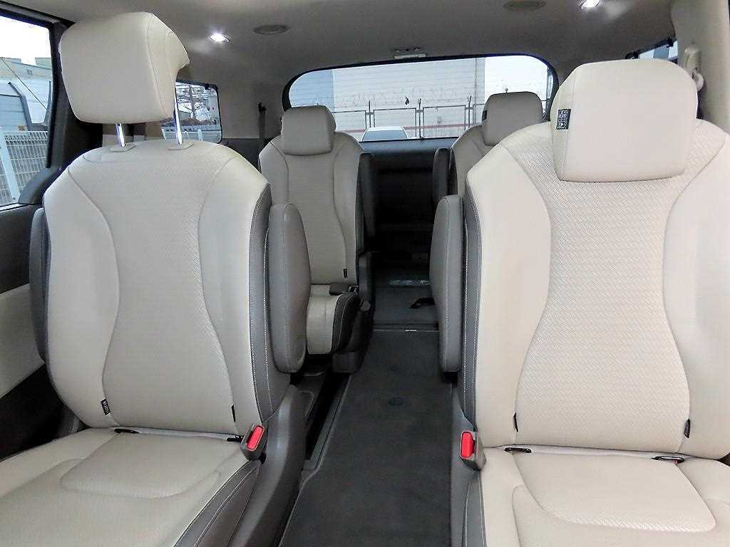 KIA Carnival - Vista 7