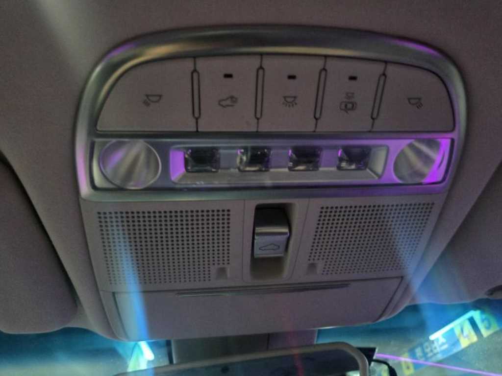 Genesis G90 - Vista 12