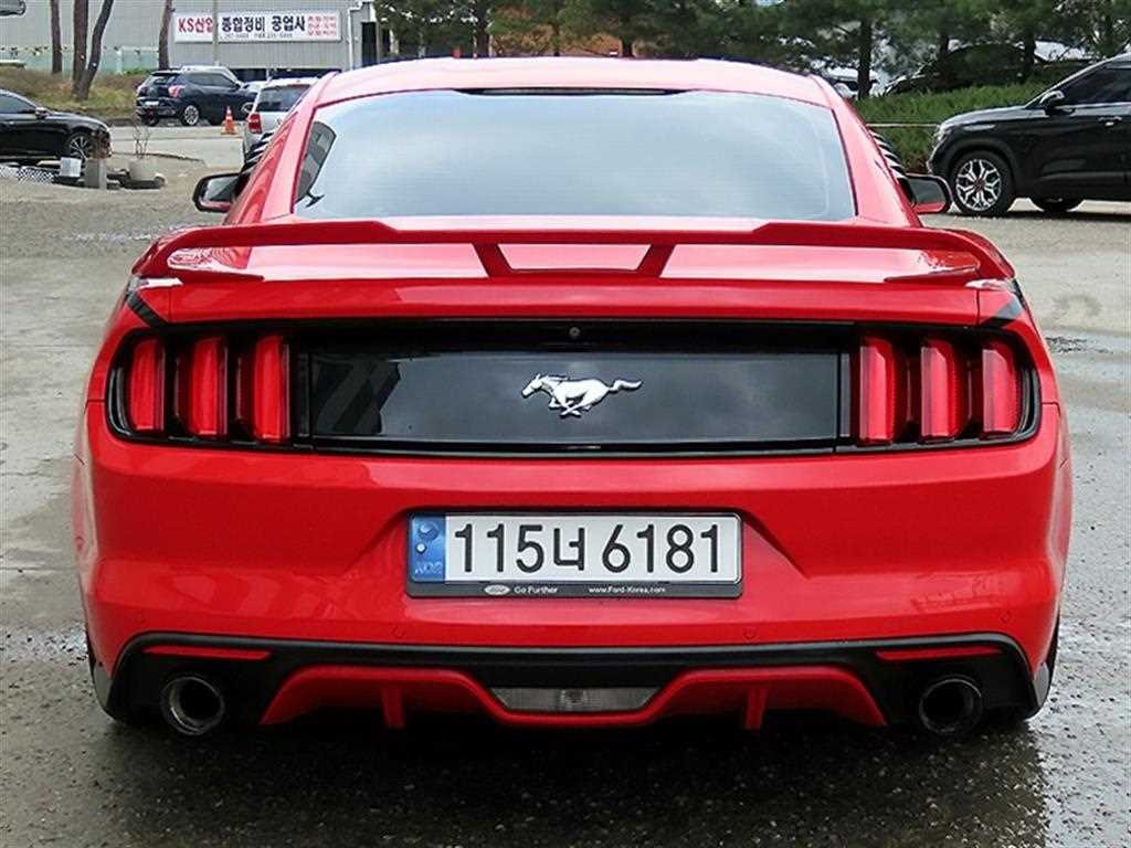 Ford Mustang - Vista 4