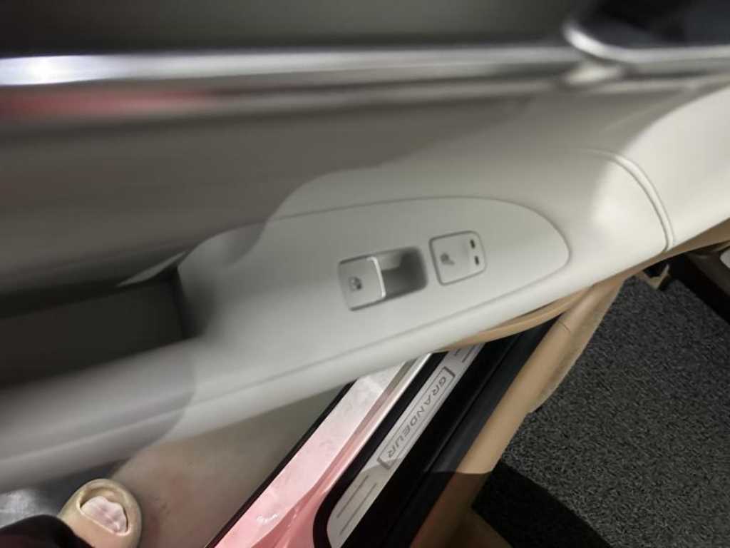 HYUNDAI Grandeur - Vista 9