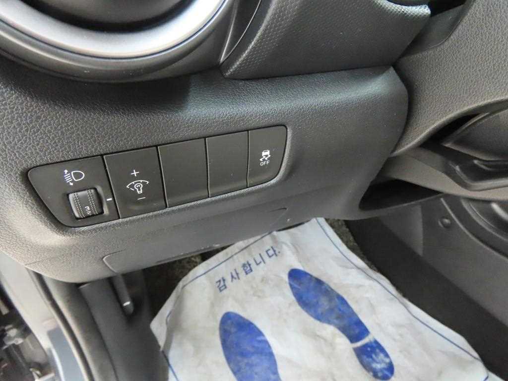 HYUNDAI Kona - Vista 10