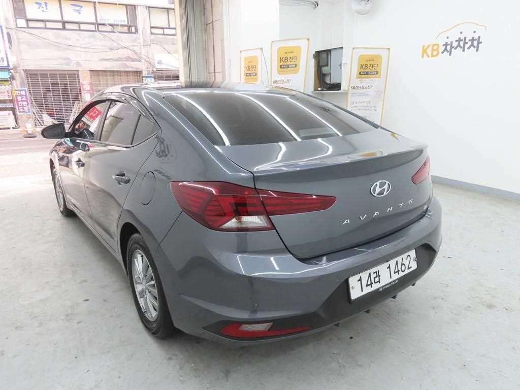 HYUNDAI Avante - Vista 4