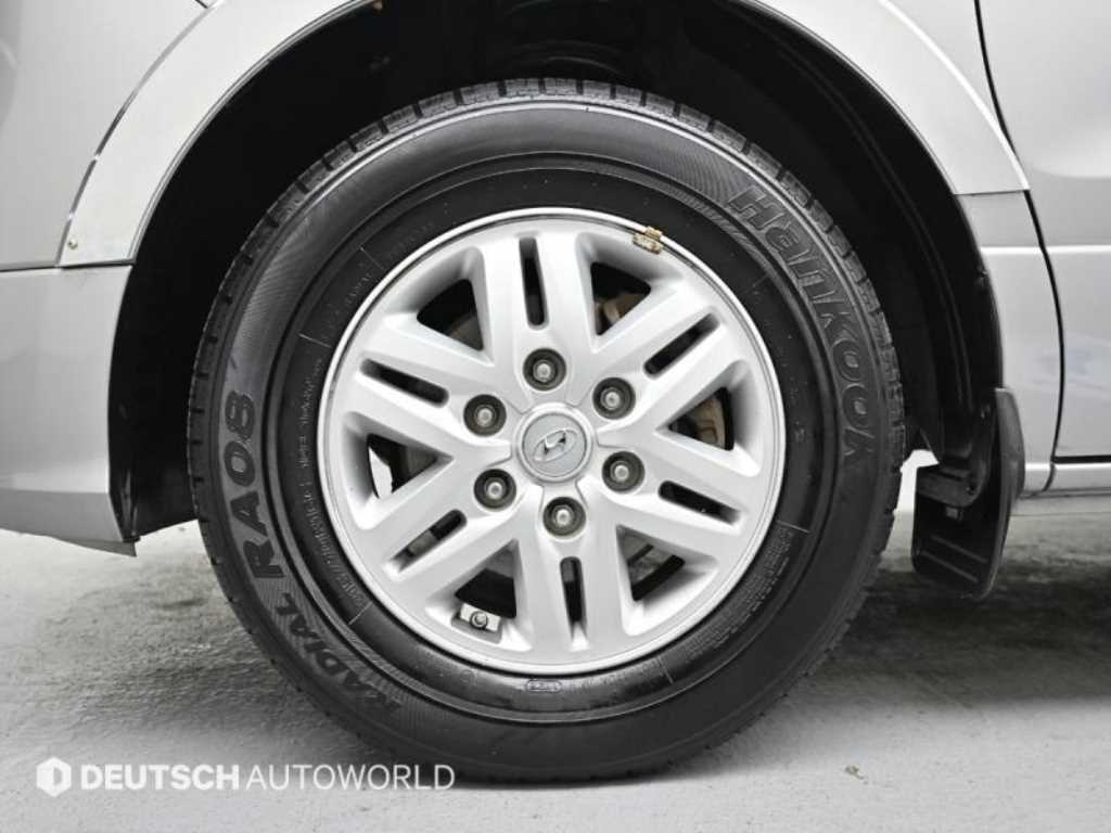 HYUNDAI Starex - Vista 5