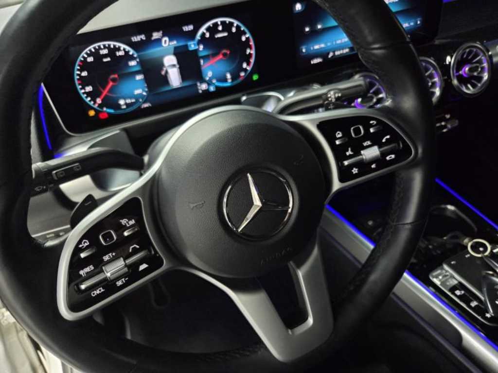 Mercedes Benz GLB Class - Vista 10