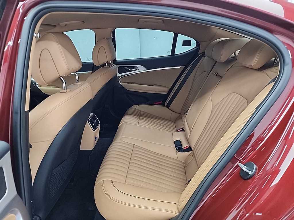 Genesis G70 - Vista 12