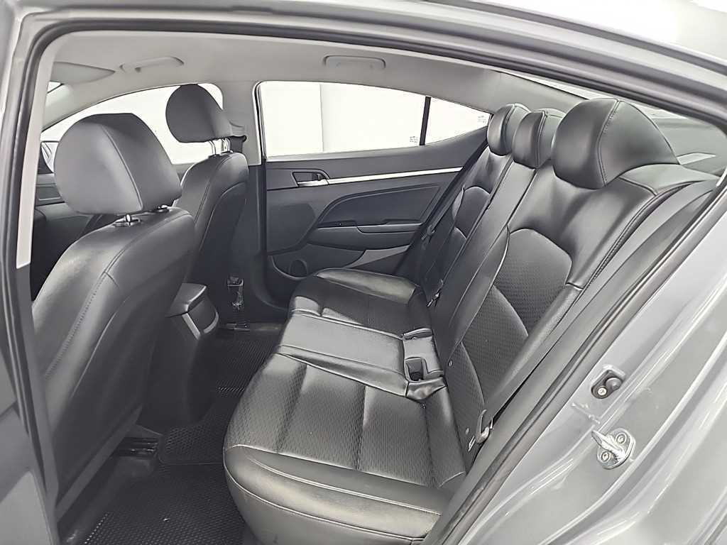 HYUNDAI Avante - Vista 12