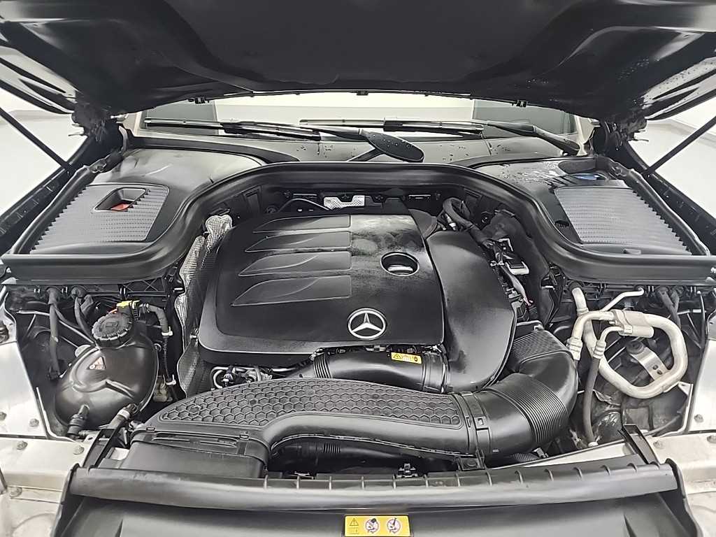 Mercedes Benz GLC Class - Vista 5