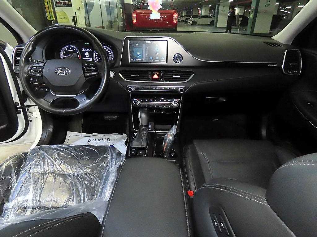 HYUNDAI Grandeur - Vista 10