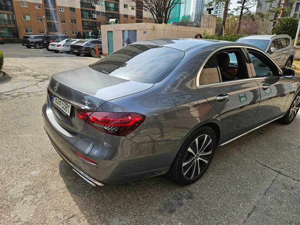 Mercedes Benz E class - Vista 6