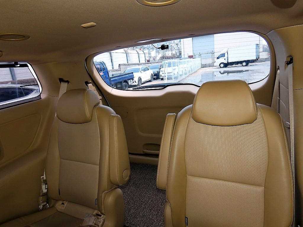 KIA Carnival - Vista 7