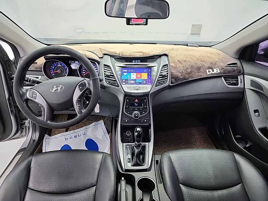 HYUNDAI Avante - Vista 7