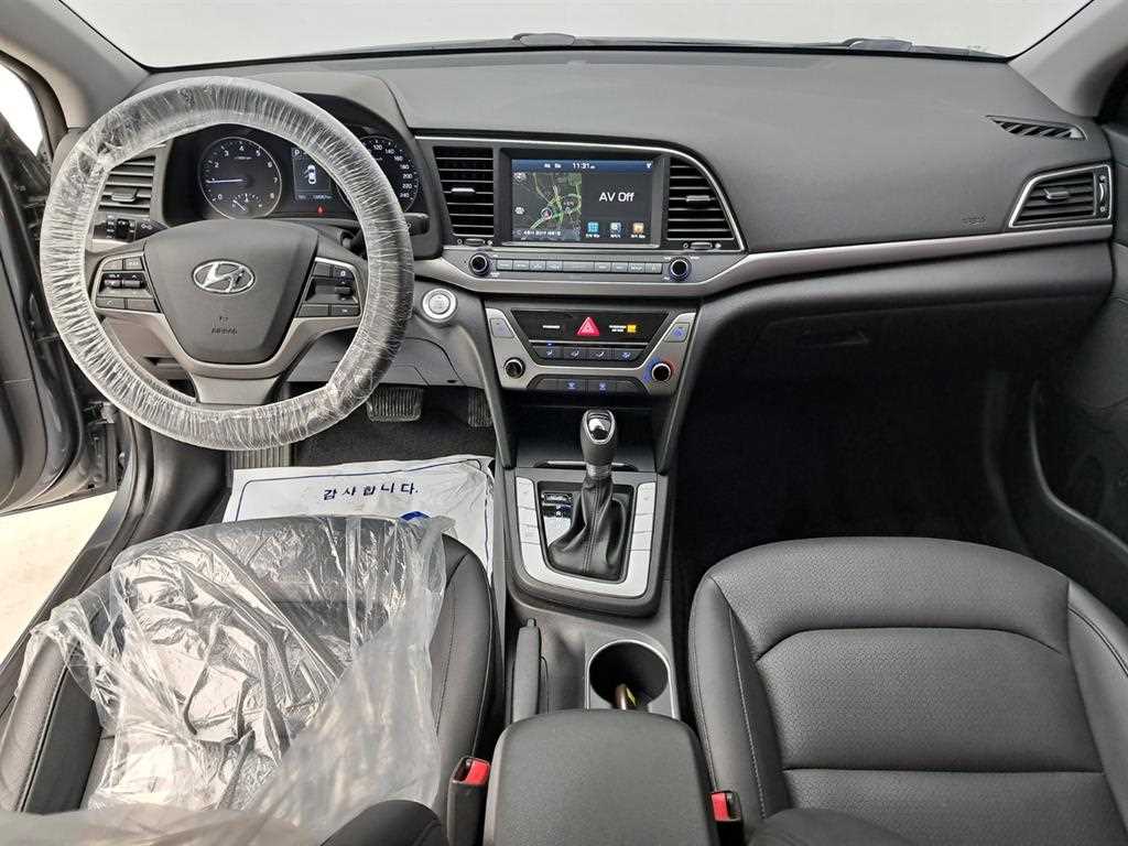 HYUNDAI Avante - Vista 6