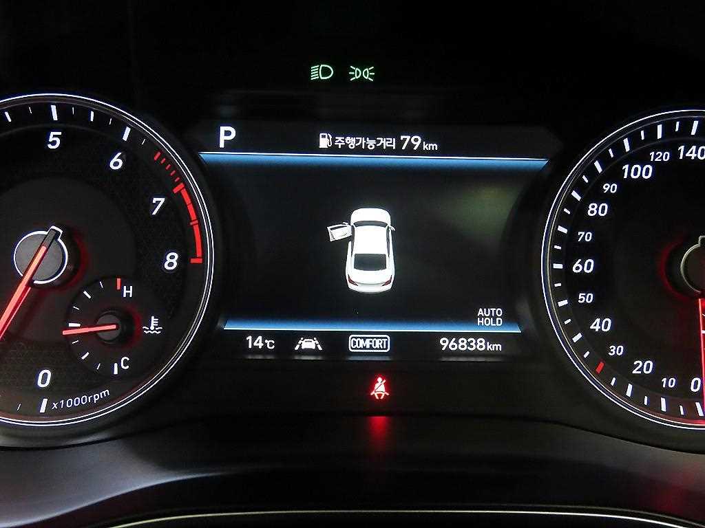 Genesis G70 - Vista 9