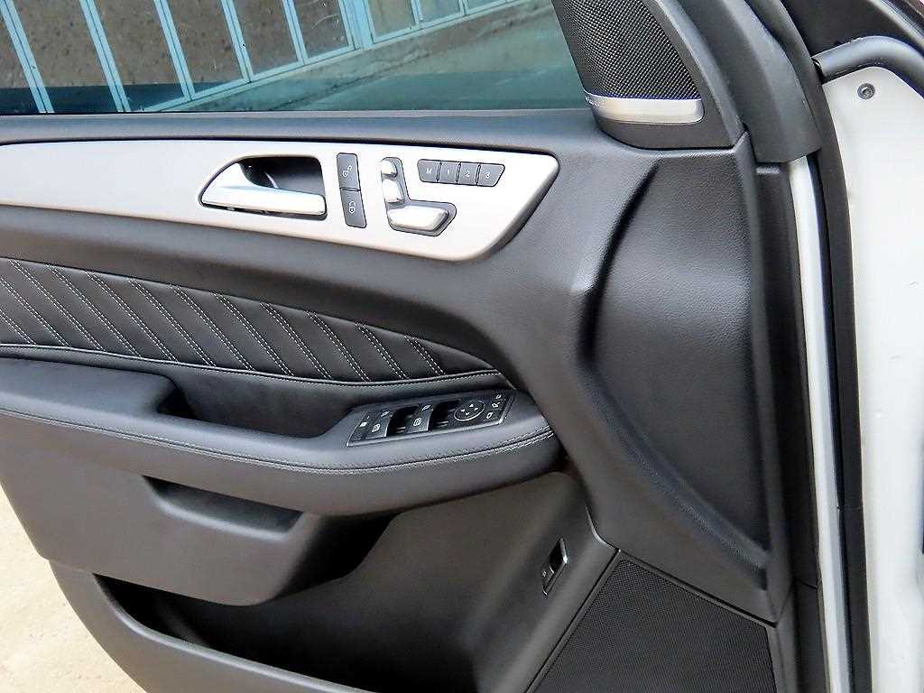 Mercedes Benz GLE Class - Vista 11