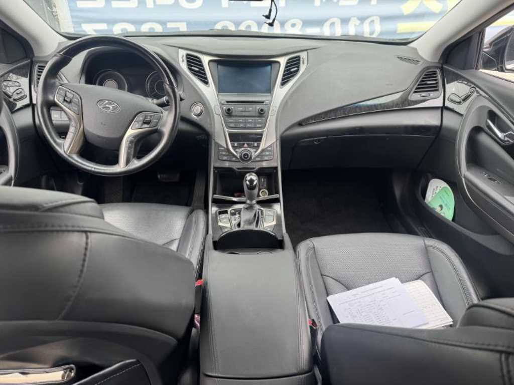 HYUNDAI Grandeur - Vista 9