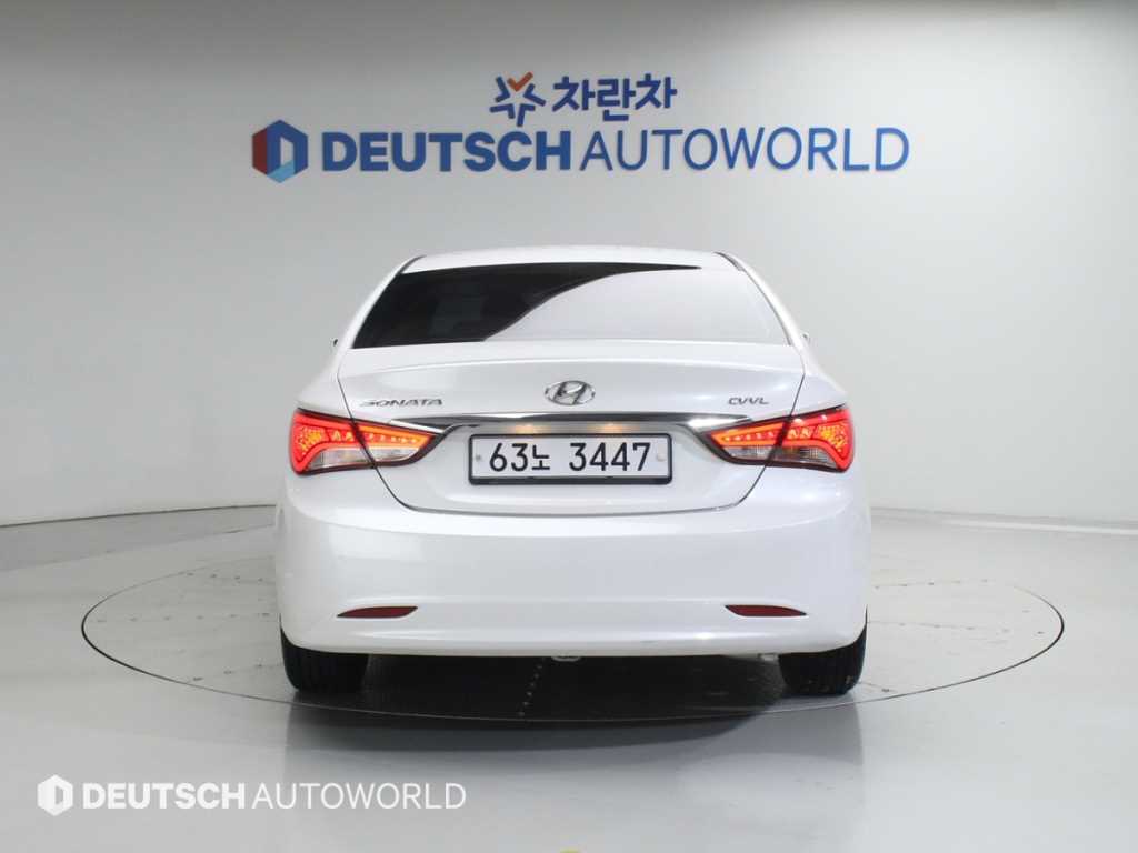 HYUNDAI Sonata - Vista 4