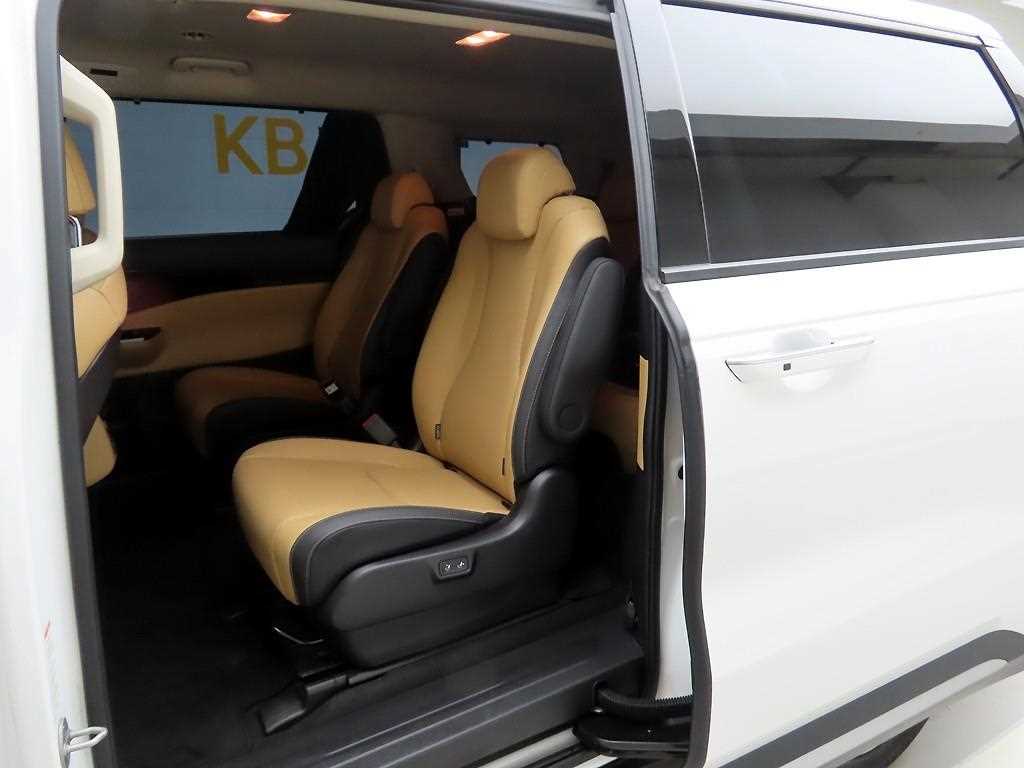 KIA Carnival - Vista 12
