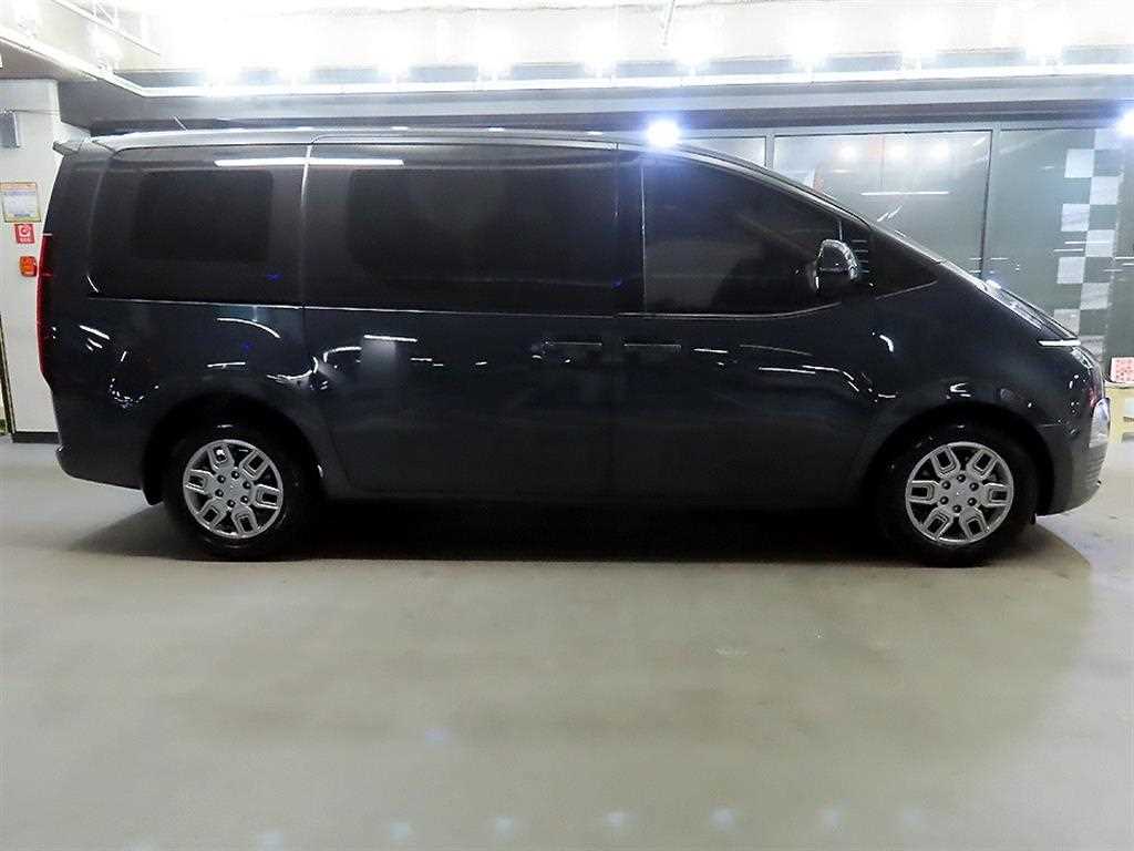 HYUNDAI Staria - Vista 3