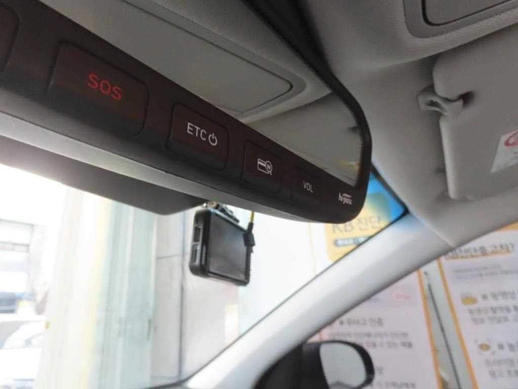 HYUNDAI Kona - Vista 11