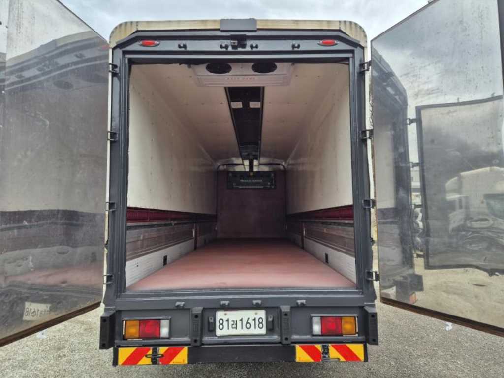 medium and large cargo truck - Vista 8