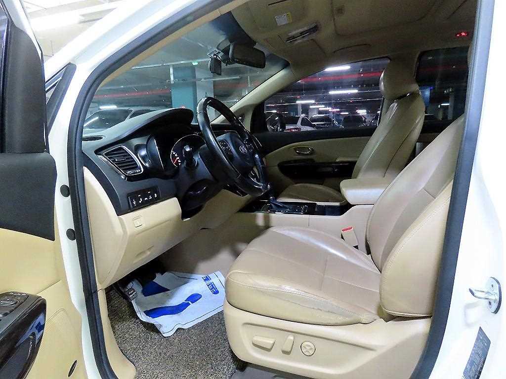 KIA Carnival - Vista 6