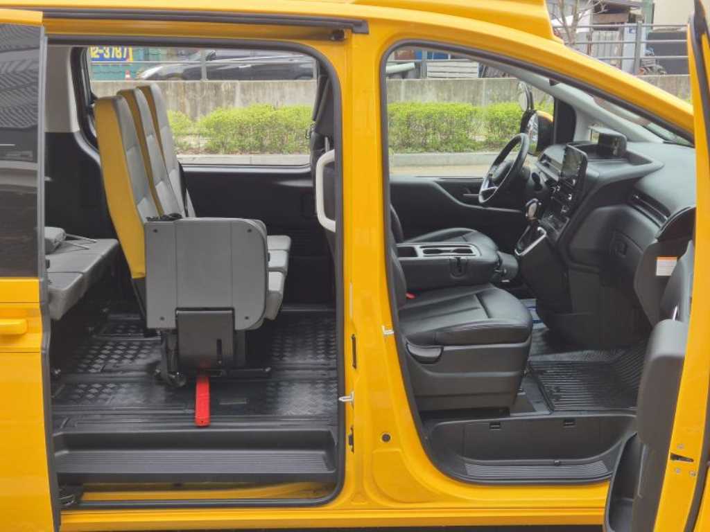 HYUNDAI Staria - Vista 8