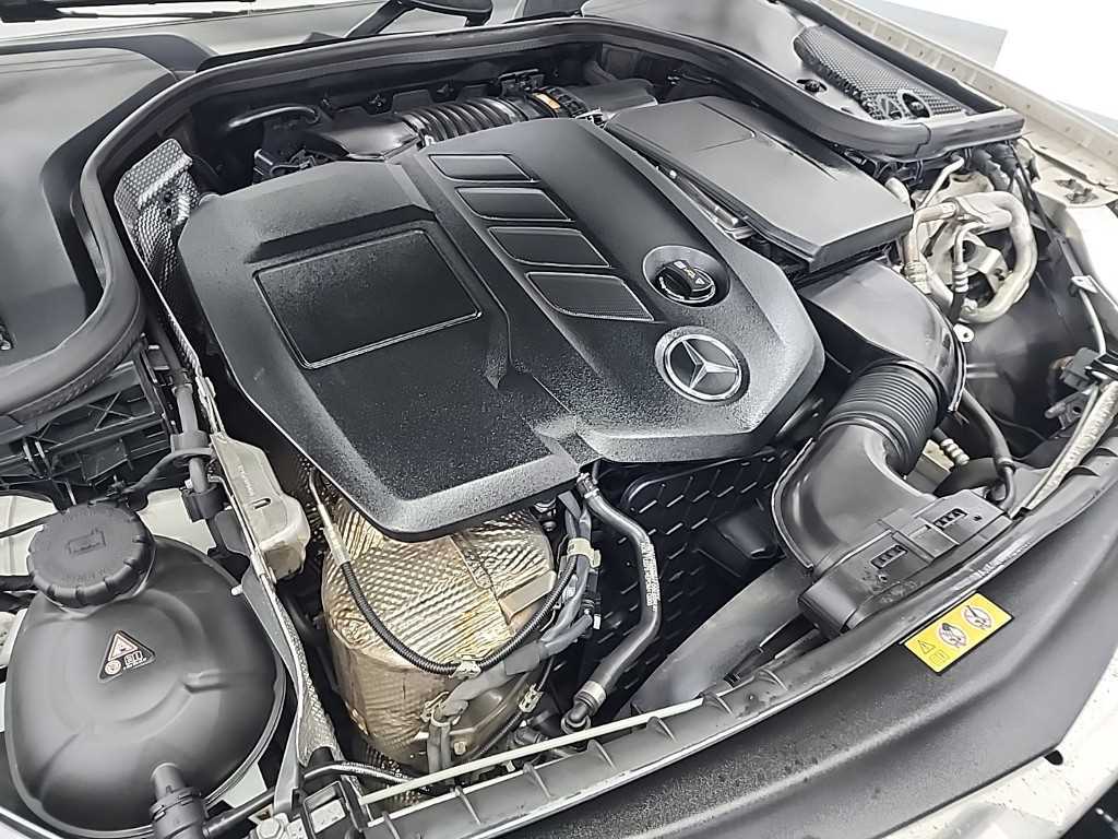 Mercedes Benz E class - Vista 5