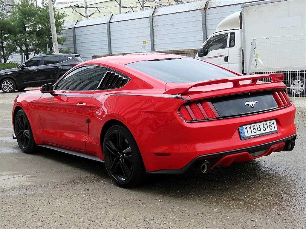 Ford Mustang - Vista 3