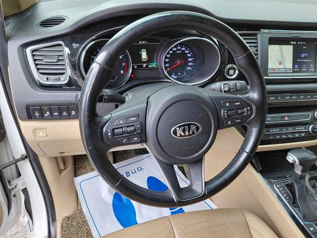 KIA Carnival - Vista 7