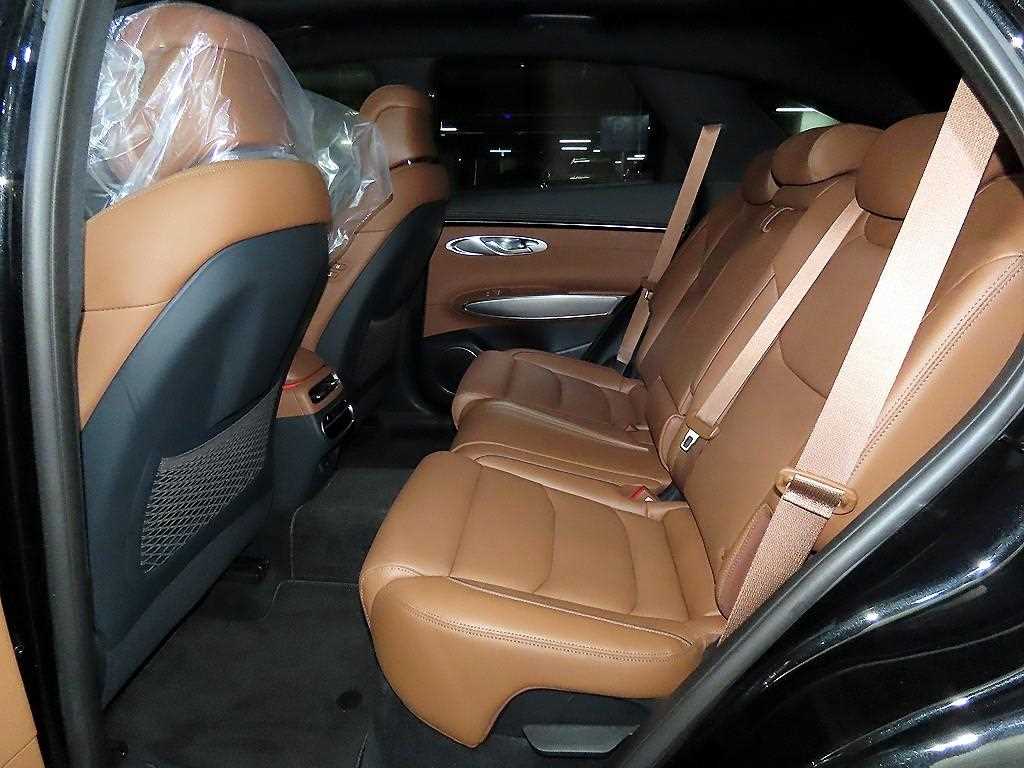 Genesis GV70 - Vista 7