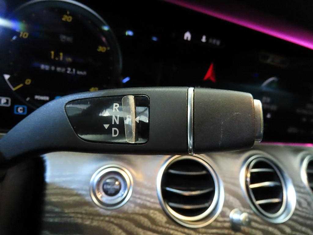 Mercedes Benz E class - Vista 12