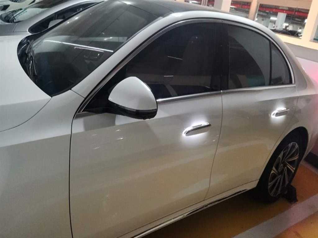 Mercedes Benz E class - Vista 3