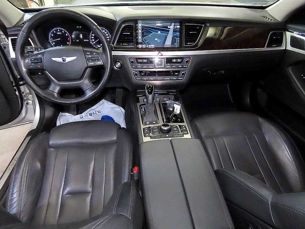 HYUNDAI Genesis - Vista 10