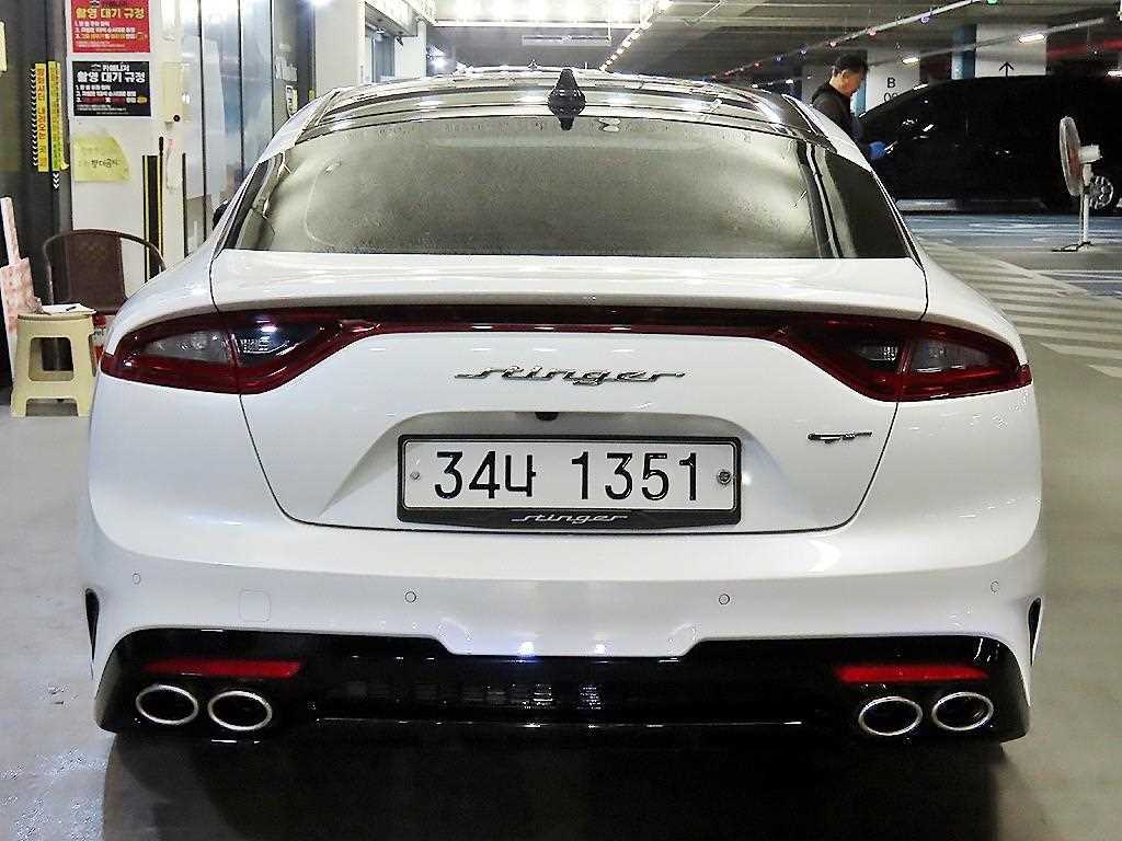 KIA Stinger - Vista 5
