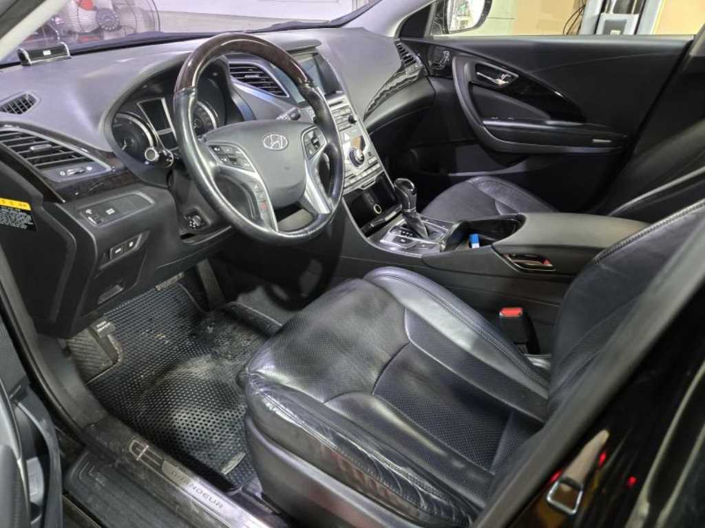 HYUNDAI Grandeur - Vista 11